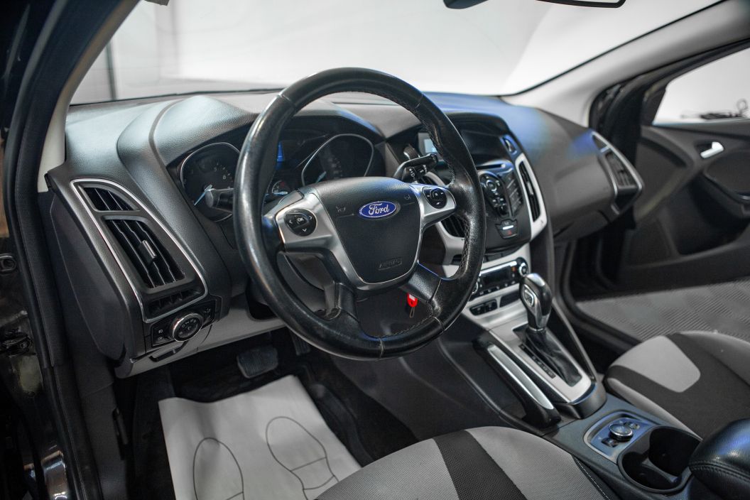 Ford Focus 1.6 РКПП, 2012, 141 232 км фото 6