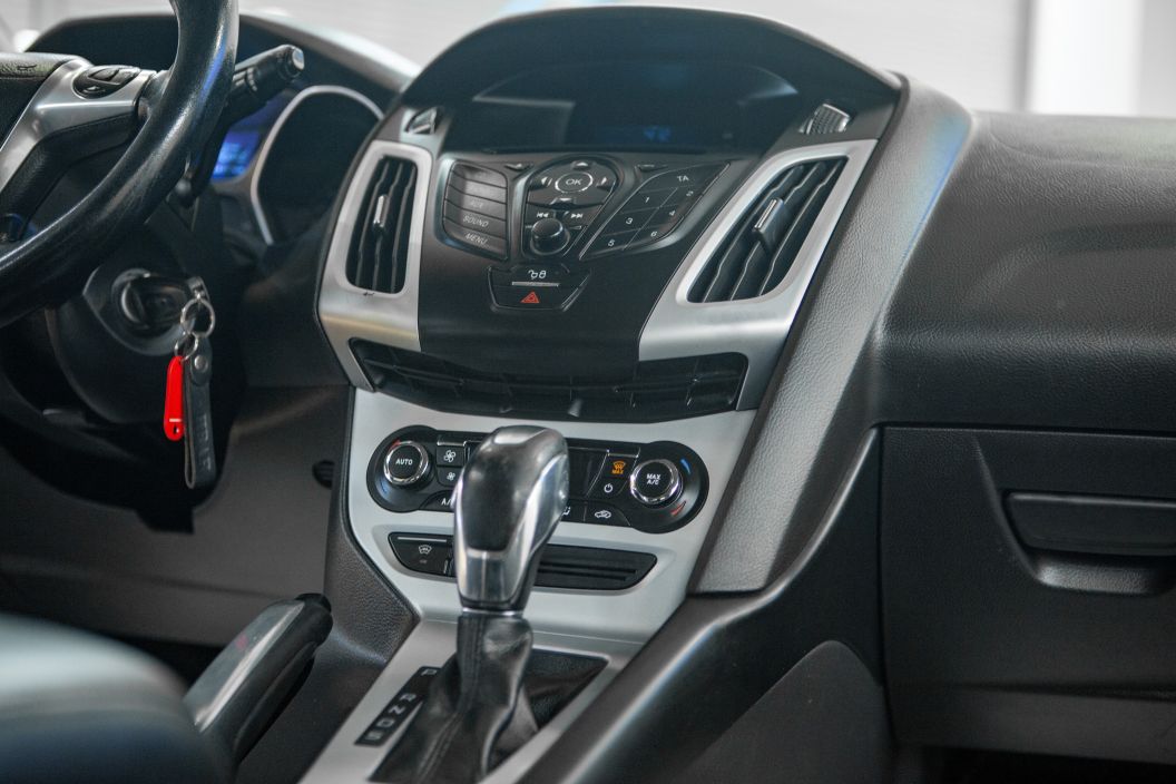 Ford Focus 1.6 РКПП, 2012, 141 232 км фото 10