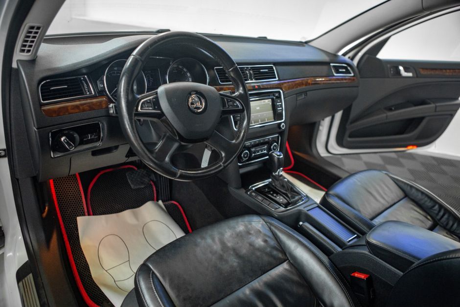 Skoda Superb 1.8 РКПП, 2013, 141 300 км фото 8