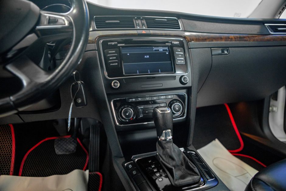 Skoda Superb 1.8 РКПП, 2013, 141 300 км фото 11