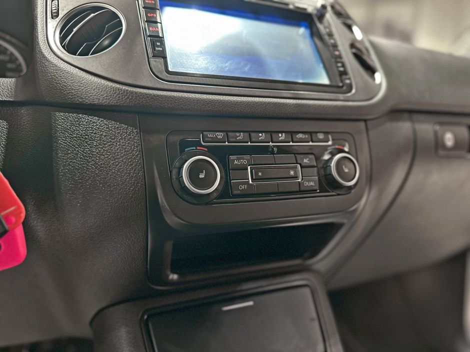 Volkswagen Tiguan 2.0 АКПП, 2010, 147 234 км фото 9