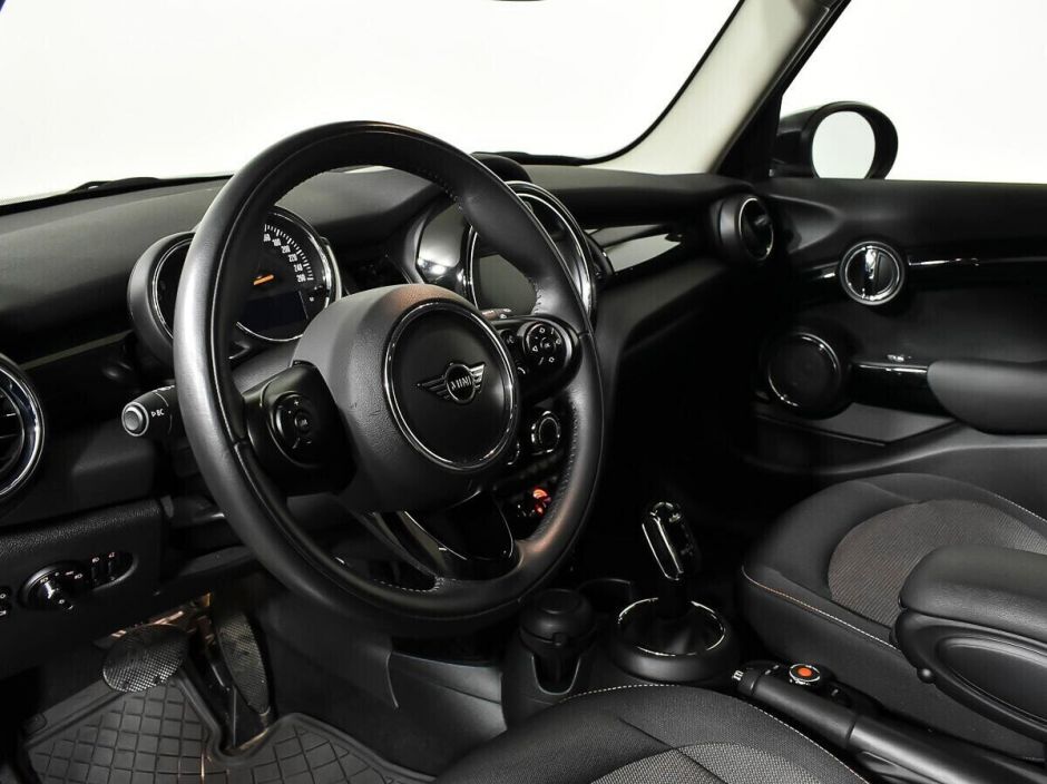 MINI Hatch 1.5 РКПП, 2018, 66 000 км фото 5