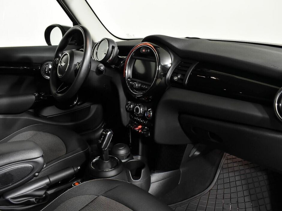 MINI Hatch 1.5 РКПП, 2018, 66 000 км фото 9