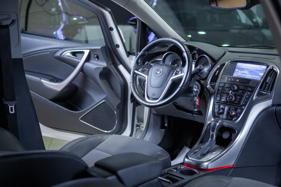 Opel Astra 1.6 АКПП, 2011, 153 761 км фото 5