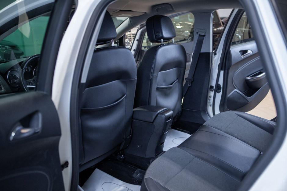 Opel Astra 1.6 АКПП, 2011, 153 761 км фото 6