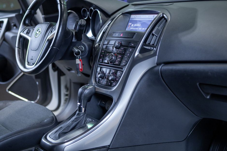 Opel Astra 1.6 АКПП, 2011, 153 761 км фото 9