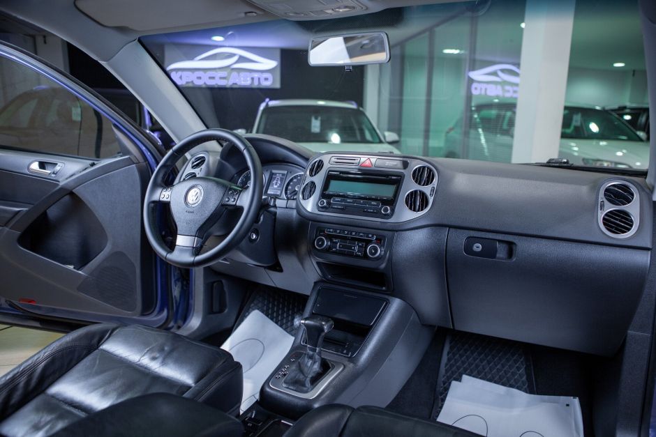 Volkswagen Tiguan 2.0 АКПП, 2010, 180 257 км фото 7