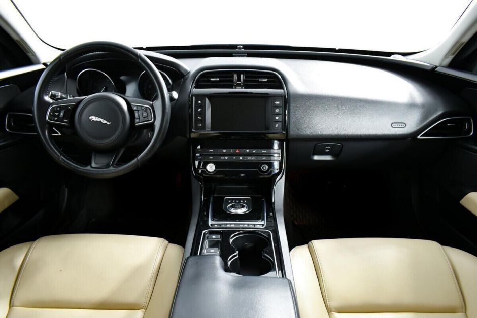 Jaguar XE 2.0 АКПП, 2016, 86 000 км фото 7