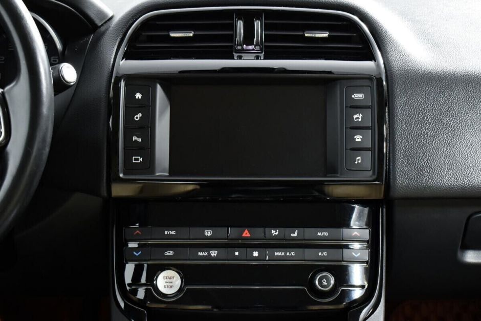 Jaguar XE 2.0 АКПП, 2016, 86 000 км фото 8