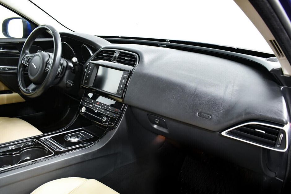 Jaguar XE 2.0 АКПП, 2016, 86 000 км фото 9