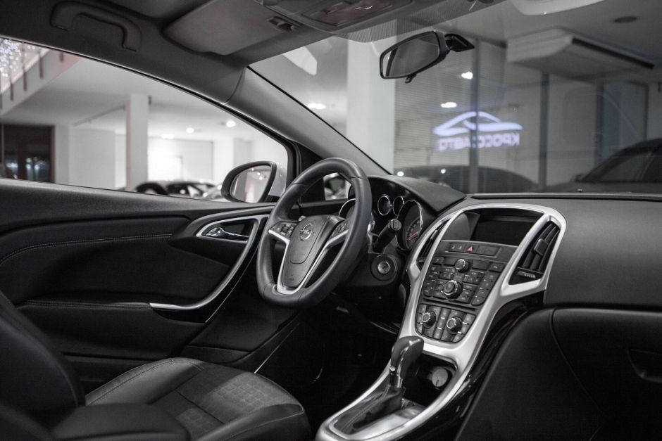 Opel Astra GTC 1.4 АКПП, 2012, 135 259 км фото 5