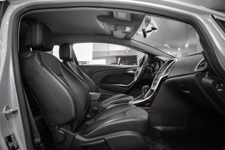 Opel Astra GTC 1.4 АКПП, 2012, 135 259 км фото 12