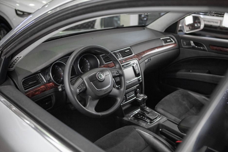 Skoda Superb 1.8 РКПП, 2012, 140 258 км фото 9