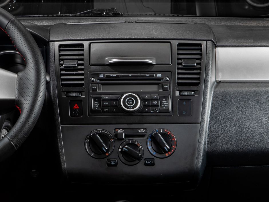 Nissan Tiida 0.0 АКПП, 2010, 130 285 км фото 8