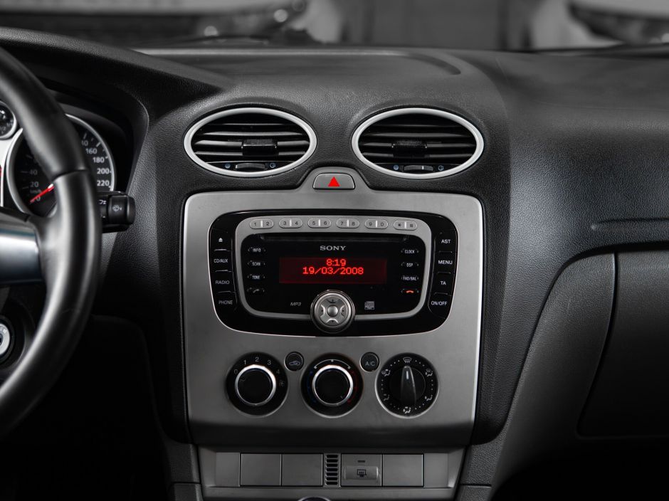 Ford Focus 0.0 МКПП, 2008, 140 163 км фото 9