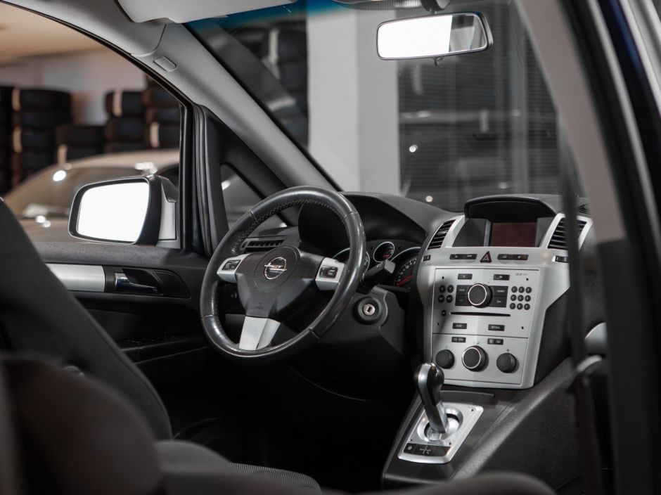 Opel Zafira 0.0 РКПП, 2012, 141 000 км фото 5