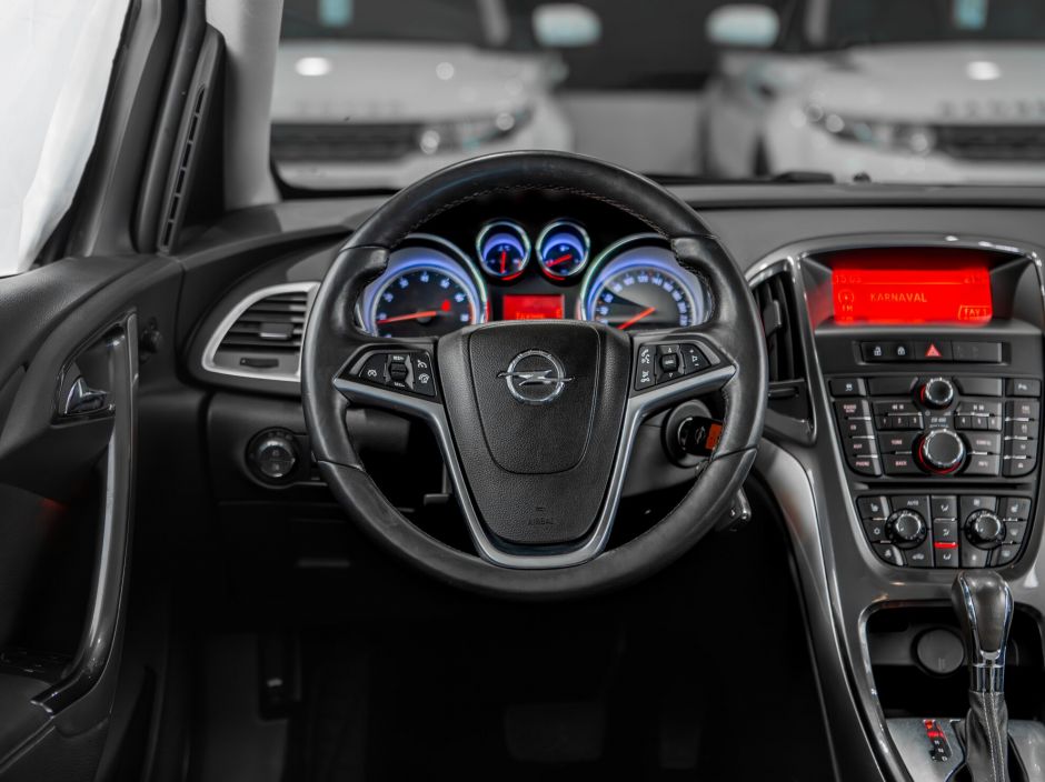 Opel Astra 0.0 АКПП, 2012, 133 312 км фото 6