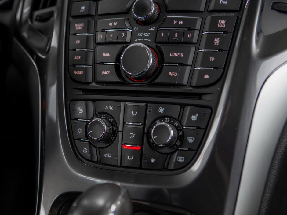 Opel Astra 0.0 АКПП, 2012, 133 312 км фото 9