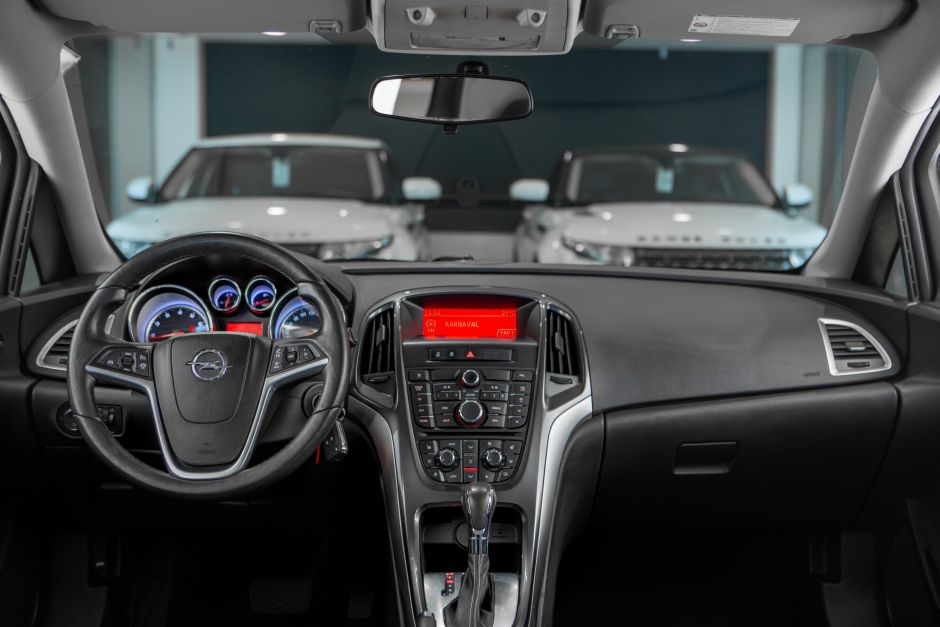 Opel Astra 0.0 АКПП, 2012, 133 312 км фото 10