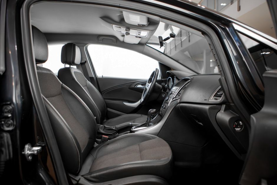 Opel Astra 0.0 АКПП, 2012, 133 312 км фото 11