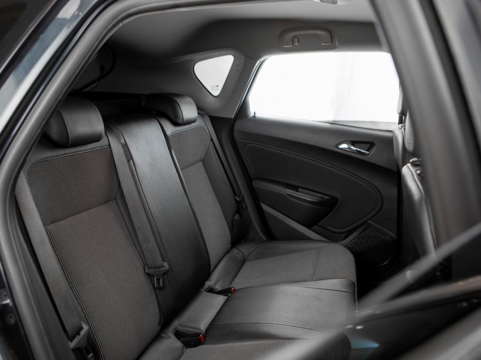 Opel Astra 0.0 АКПП, 2012, 133 312 км фото 14