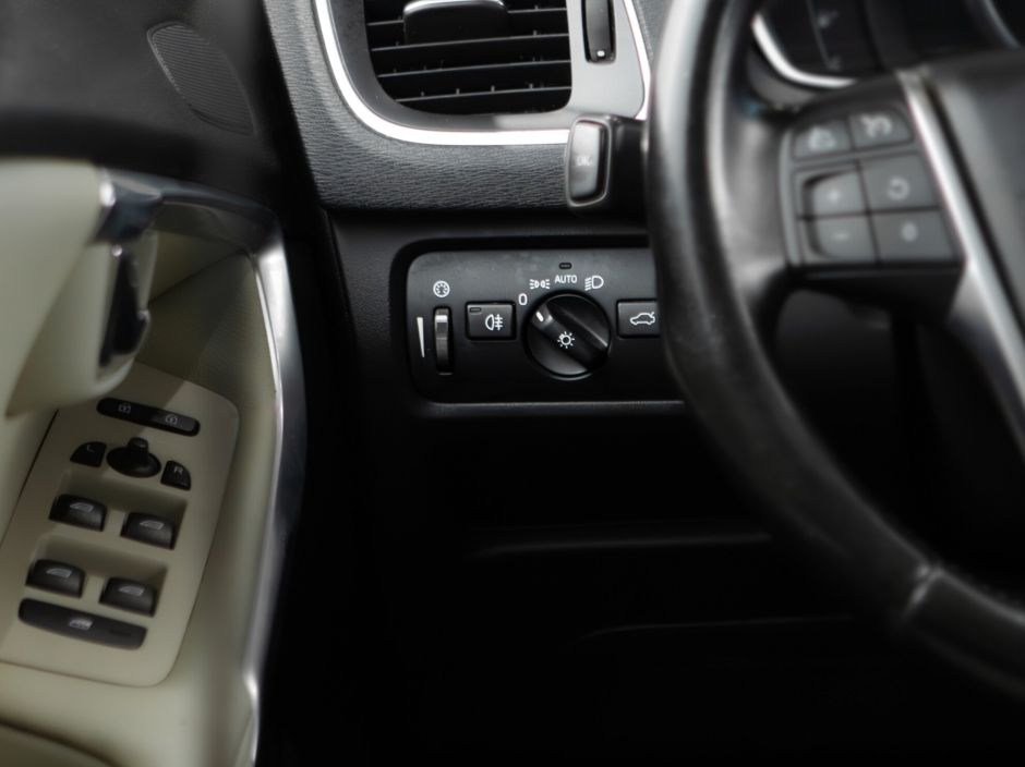 Volvo V40 0.0 РКПП, 2014, 150 365 км фото 8