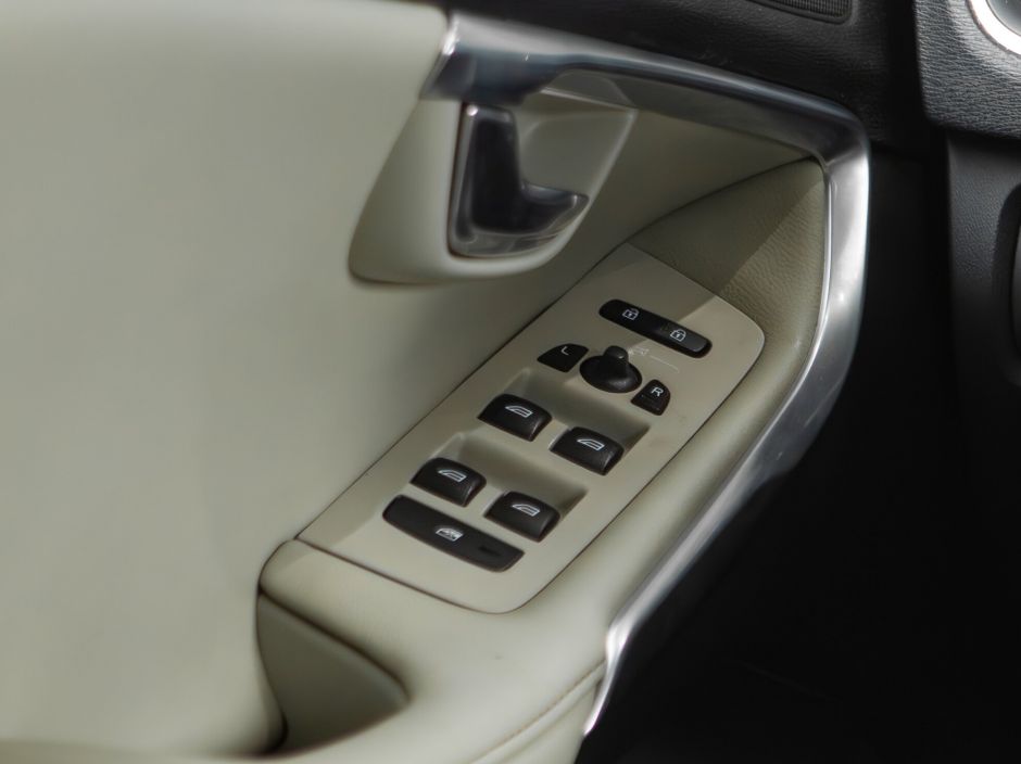 Volvo V40 0.0 РКПП, 2014, 150 365 км фото 13