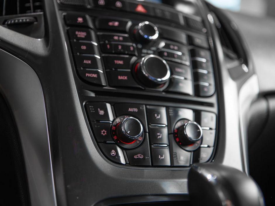 Opel Astra 0.0 АКПП, 2013, 142 327 км фото 8