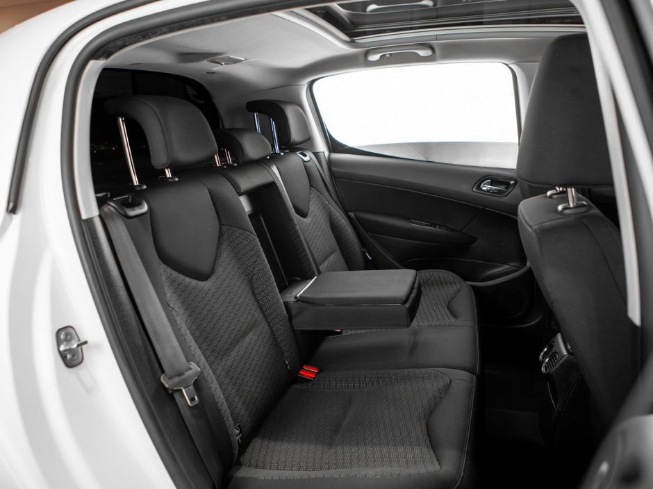 Peugeot 308 0.0 АКПП, 2012, 141 321 км фото 14