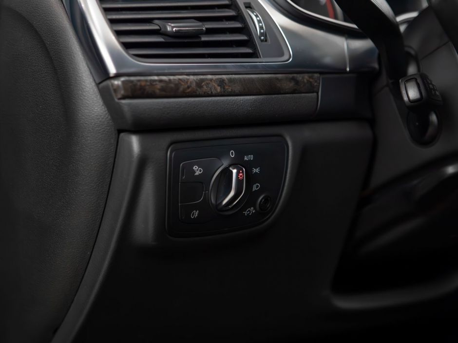 Audi A6 0.0 РКПП, 2016, 165 260 км фото 8