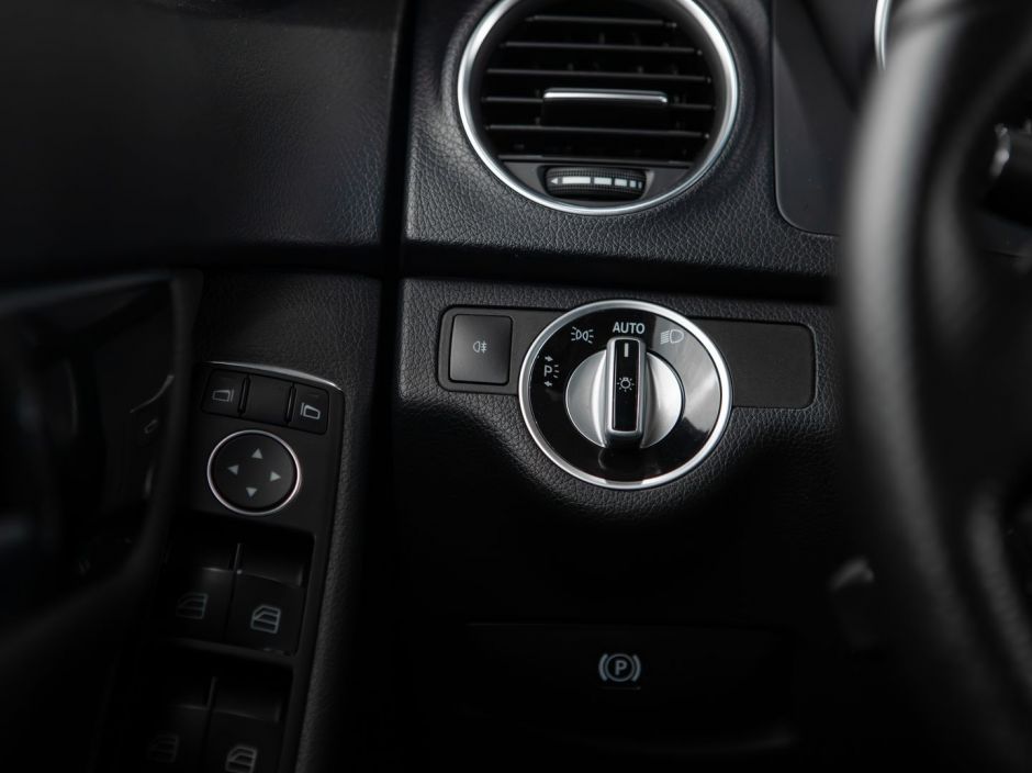 Mercedes-Benz C-класс 0.0 АКПП, 2012, 133 252 км фото 9