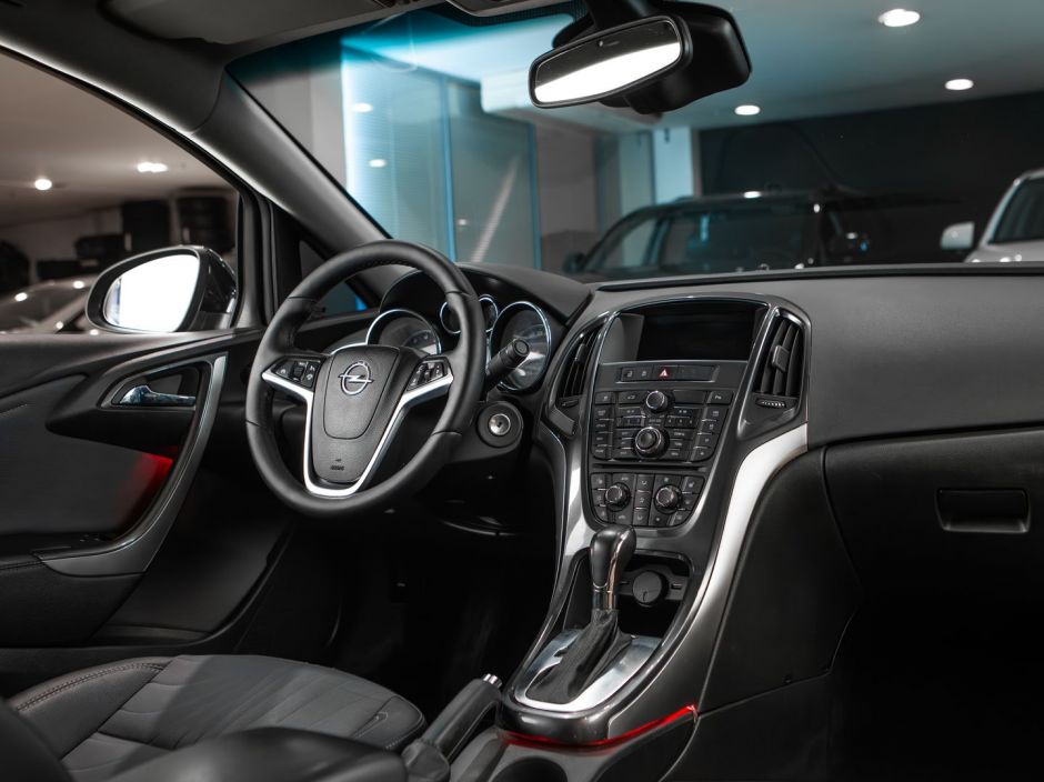 Opel Astra 0.0 АКПП, 2013, 137 261 км фото 5