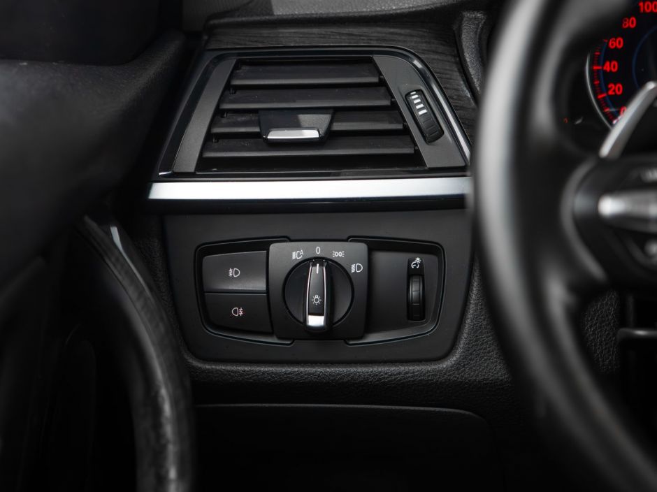 BMW 3 серии 0.0 АКПП, 2013, 142 354 км фото 6