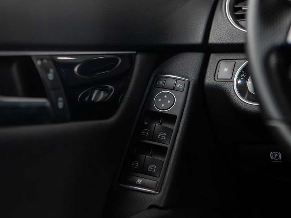 Mercedes-Benz C-класс 0.0 АКПП, 2011, 125 345 км фото 6