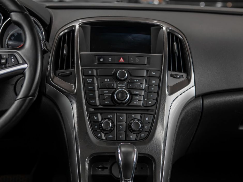 Opel Astra 0.0 АКПП, 2012, 128 261 км фото 8