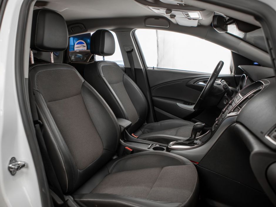 Opel Astra 0.0 АКПП, 2012, 128 261 км фото 11