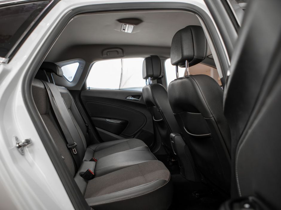 Opel Astra 0.0 АКПП, 2012, 128 261 км фото 12