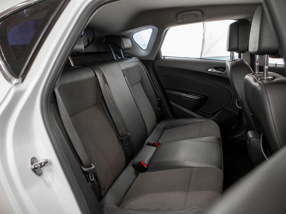 Opel Astra 0.0 АКПП, 2012, 128 261 км фото 13