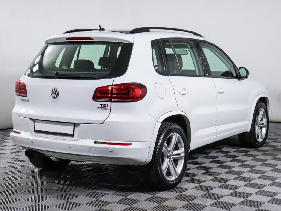 Volkswagen Tiguan 2.0 АКПП, 2015, 100 000 км фото 2
