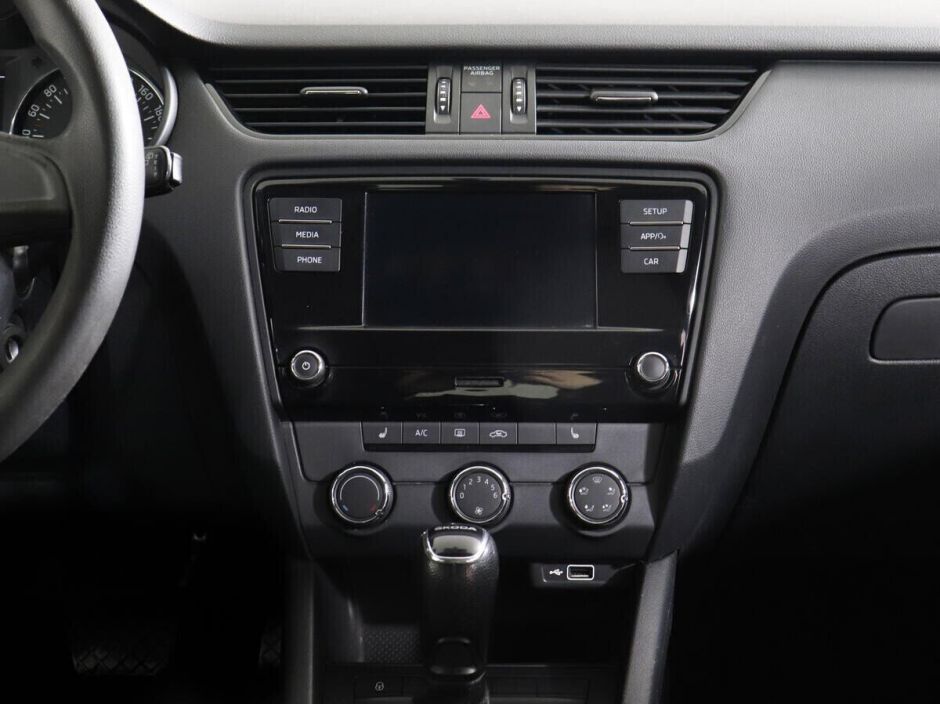 Skoda Octavia 1.6 АКПП, 2018, 69 000 км фото 7