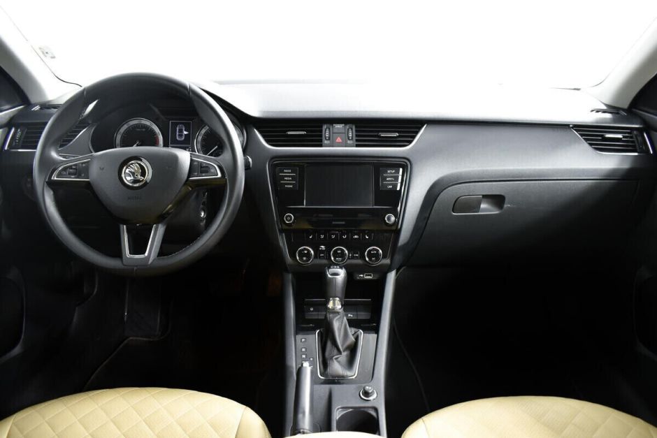 Skoda Octavia 1.5 РКПП, 2019, 54 000 км фото 6