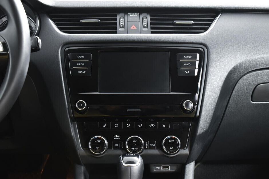 Skoda Octavia 1.5 РКПП, 2019, 54 000 км фото 7