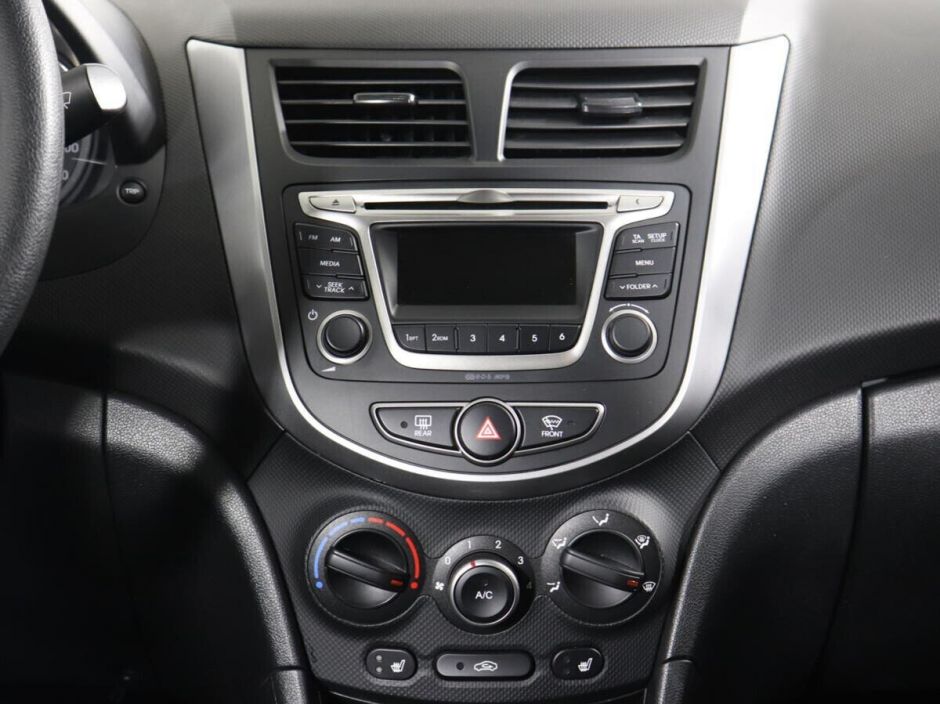 Hyundai Solaris 1.6 АКПП, 2015, 100 000 км фото 8