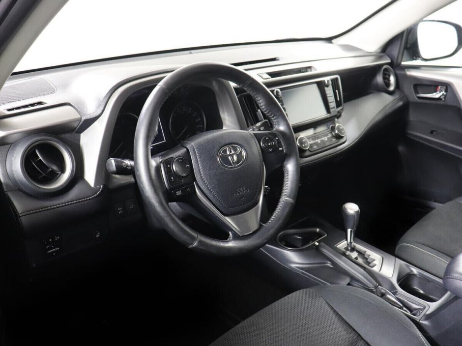 Toyota RAV4 2.2 АКПП, 2018, 70 000 км фото 5
