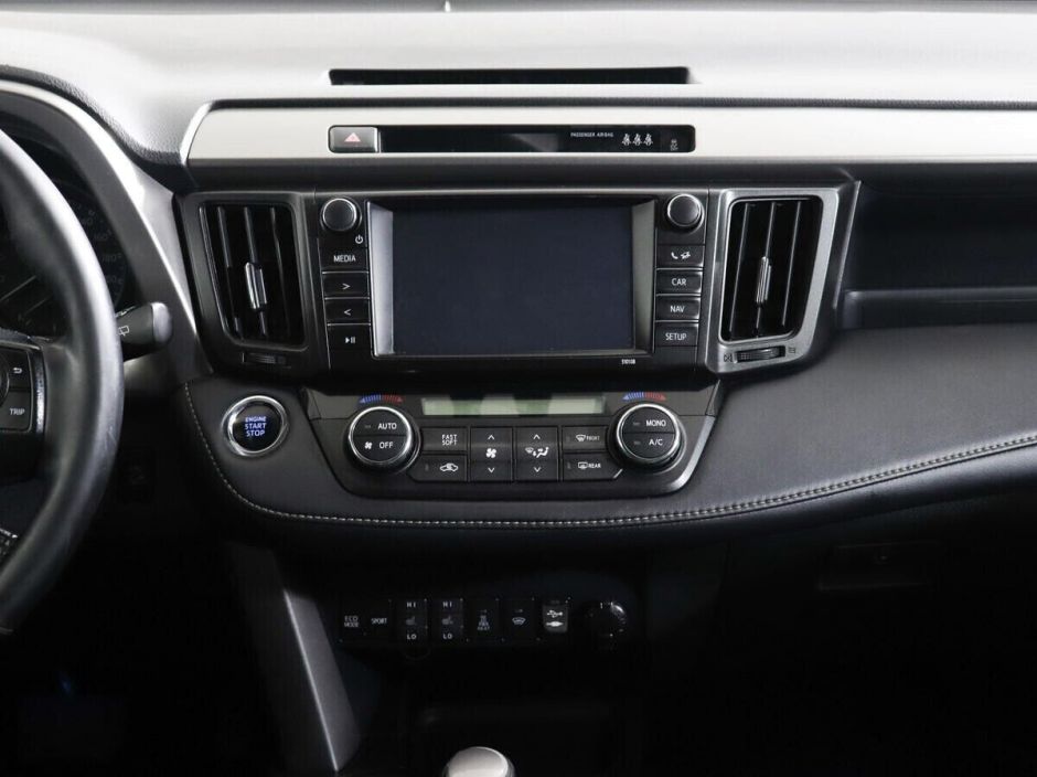 Toyota RAV4 2.2 АКПП, 2018, 70 000 км фото 7